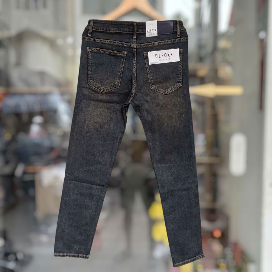 Quần jean nam Defoxx xanh wash rêu được tạo nên từ denim cotton pha spandex
