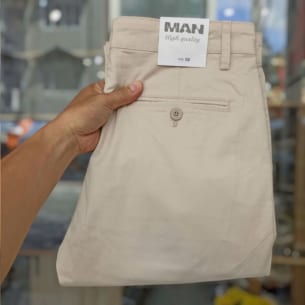Quần kaki nam túi chéo màu be